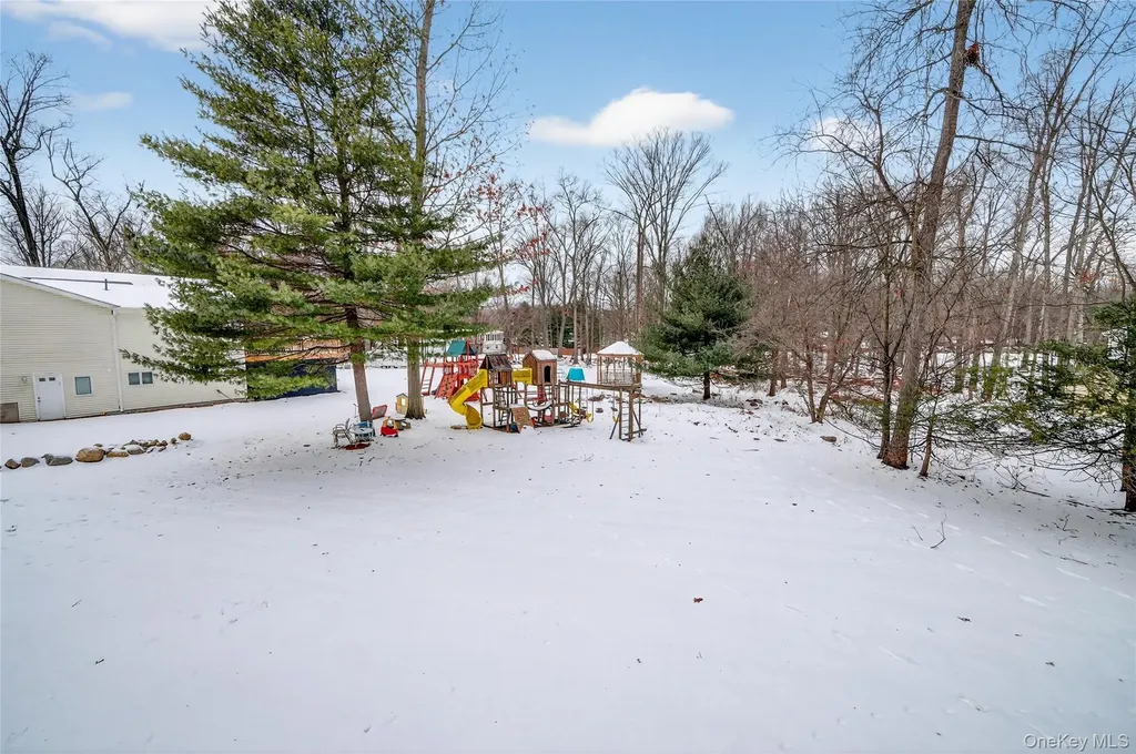 4 Lois Lane Monsey NY 10952