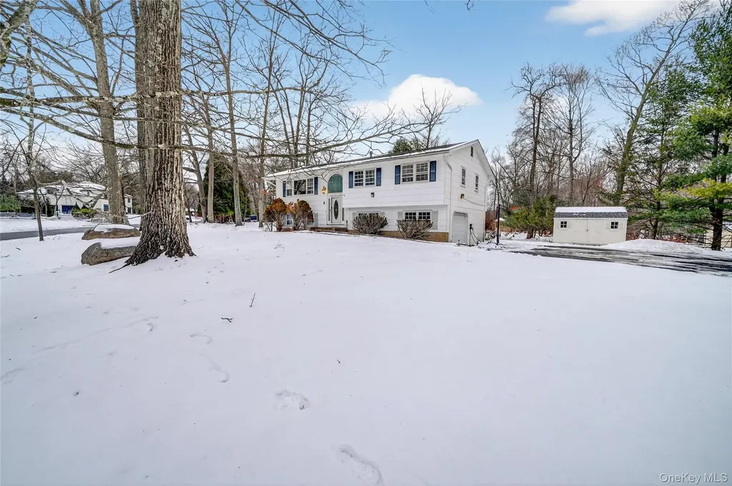 4 Lois Lane Monsey NY 10952
