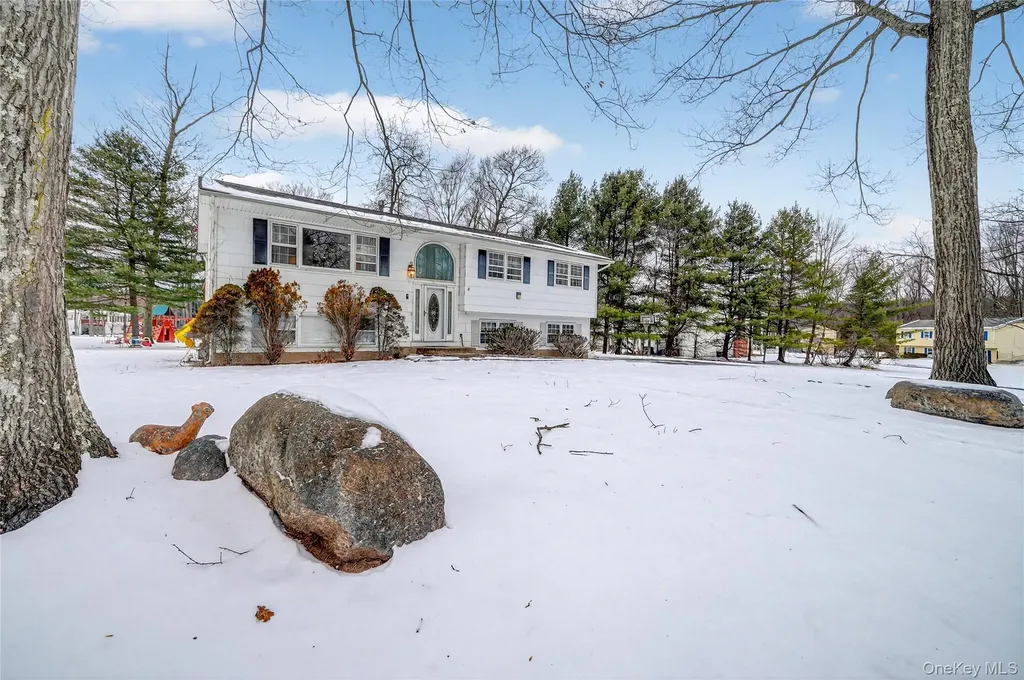 4 Lois Lane Monsey NY 10952