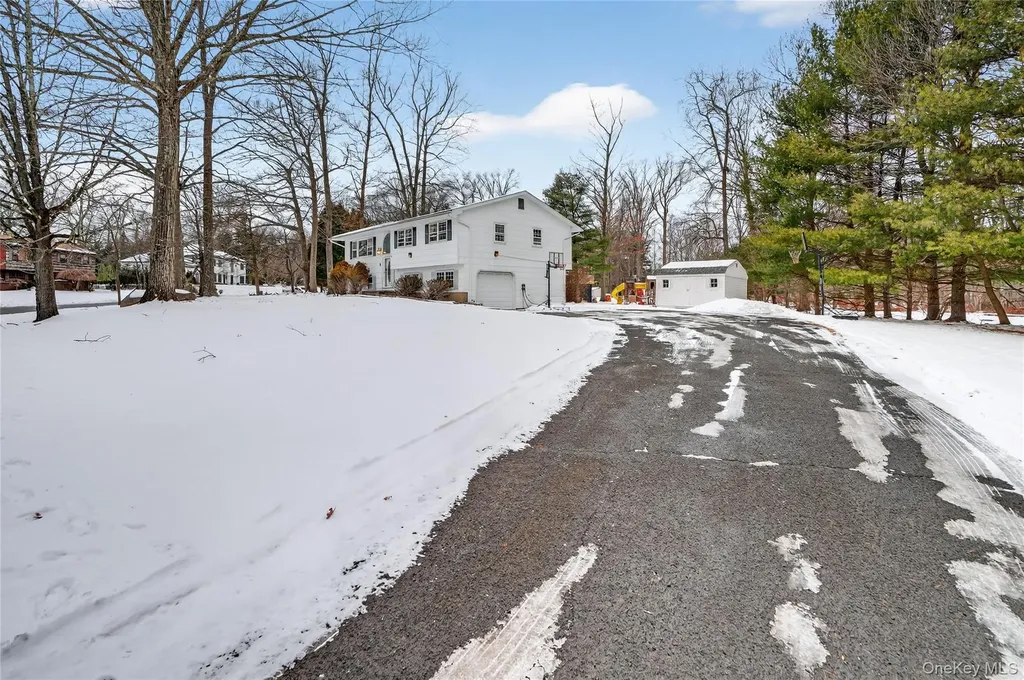 4 Lois Lane Monsey NY 10952