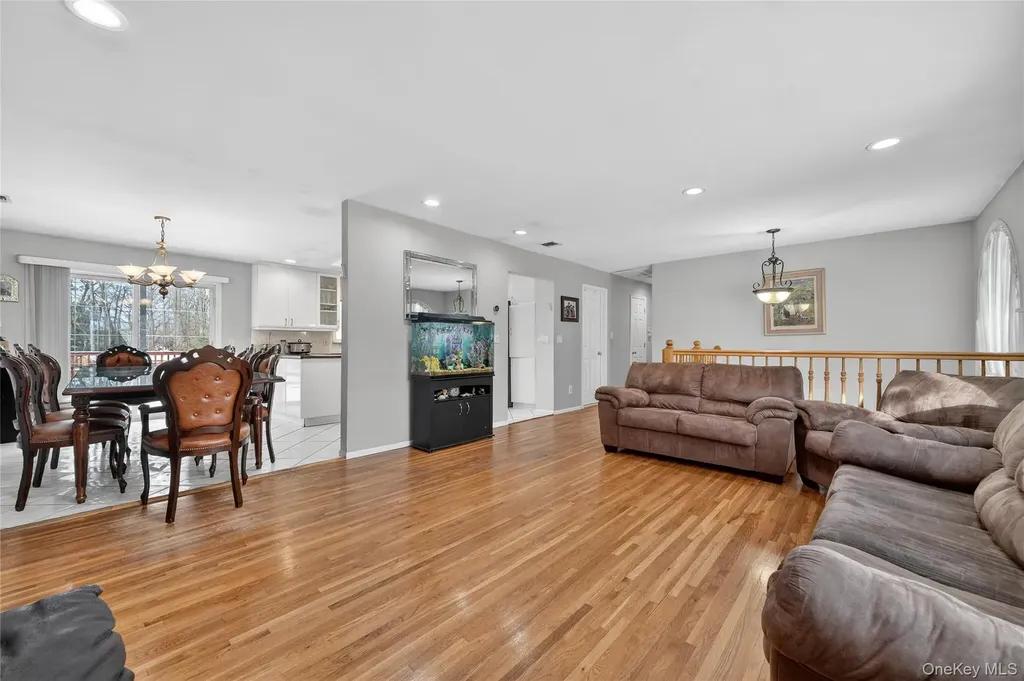 4 Lois Lane Monsey NY 10952