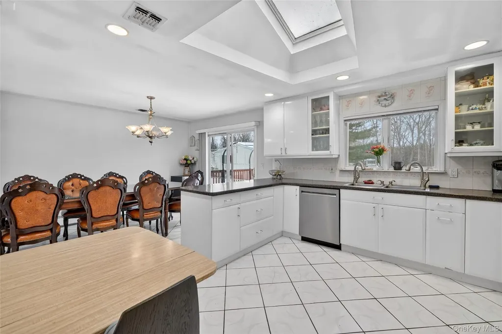 4 Lois Lane Monsey NY 10952