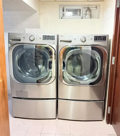 26105 Bridgewater Avenue Glen Oaks NY 11004