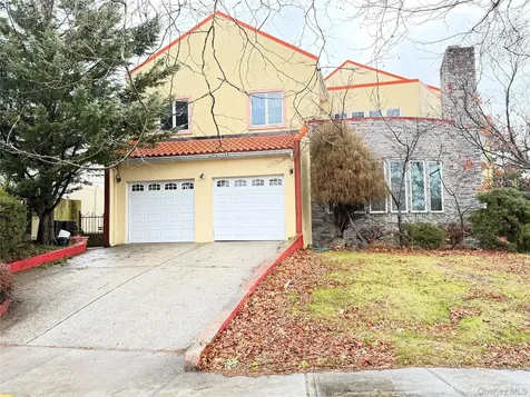 26105 Bridgewater Avenue Glen Oaks NY 11004