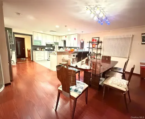 26105 Bridgewater Avenue Glen Oaks NY 11004