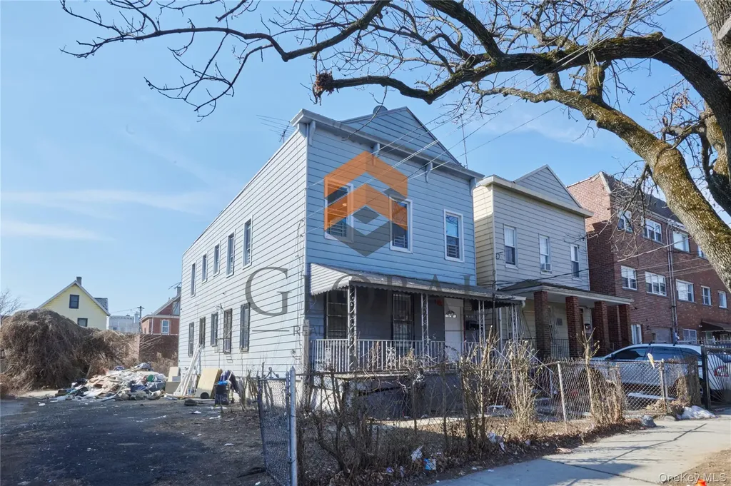 762 E 221st Street Bronx NY 10467