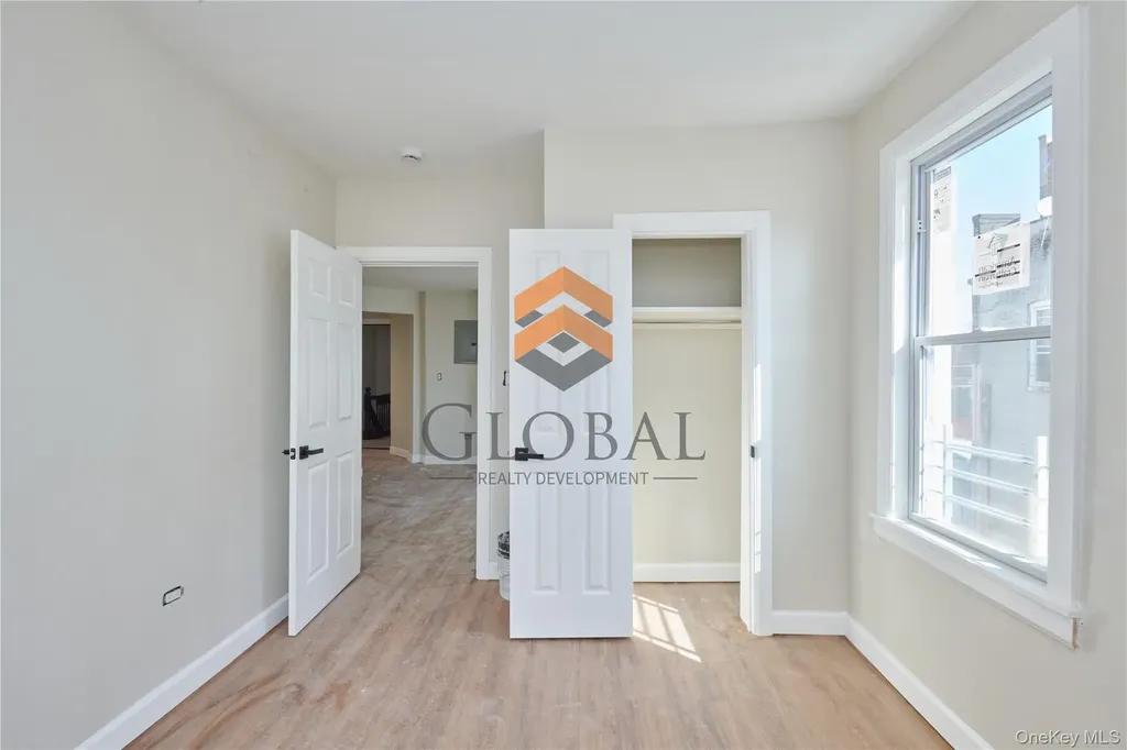 762 E 221st Street Bronx NY 10467
