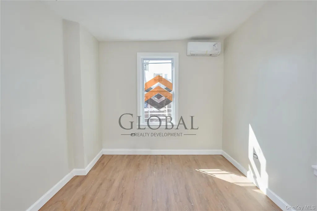 762 E 221st Street Bronx NY 10467