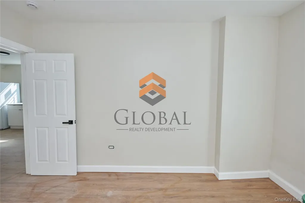 762 E 221st Street Bronx NY 10467