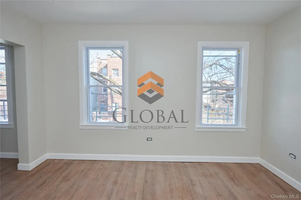 762 E 221st Street Bronx NY 10467