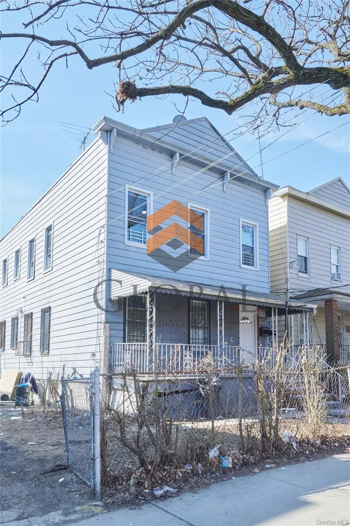 762 E 221st Street Bronx NY 10467