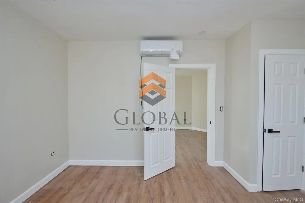 762 E 221st Street Bronx NY 10467