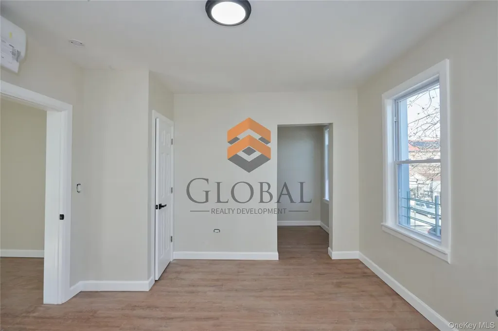 762 E 221st Street Bronx NY 10467