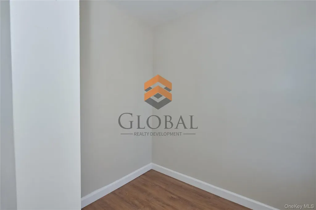 762 E 221st Street Bronx NY 10467