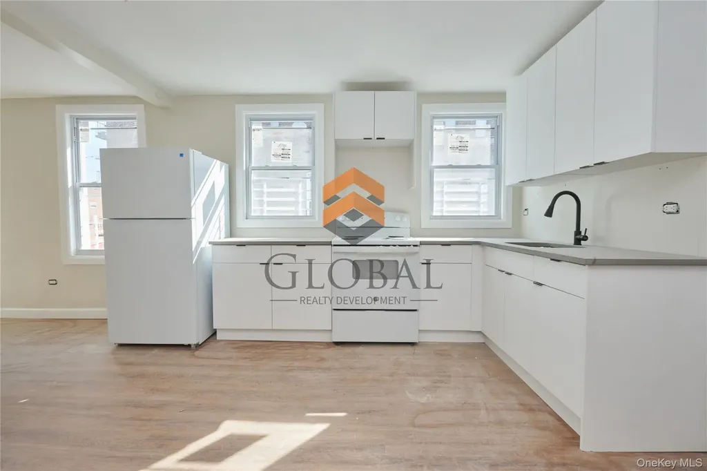 762 E 221st Street Bronx NY 10467