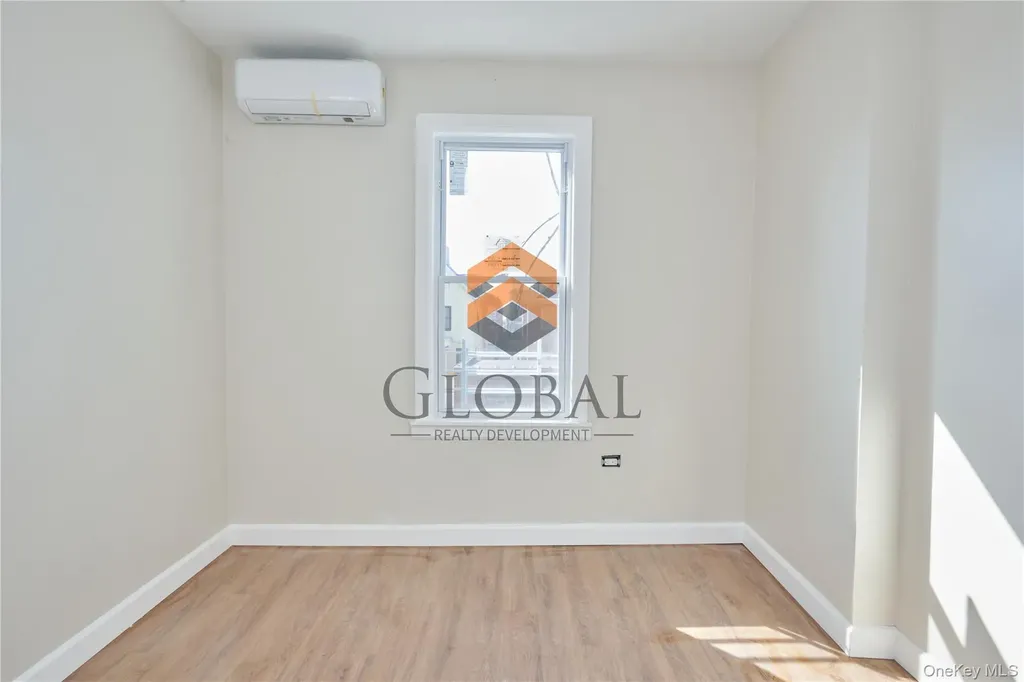 762 E 221st Street Bronx NY 10467