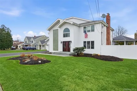 61 Bayview Avenue Massapequa NY 11758