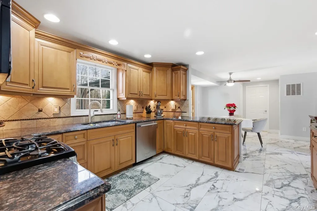 39 Foreston Circle Manorville NY 11949