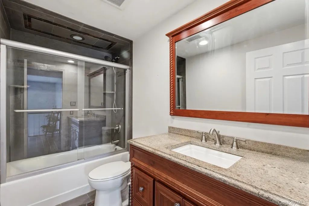39 Foreston Circle Manorville NY 11949