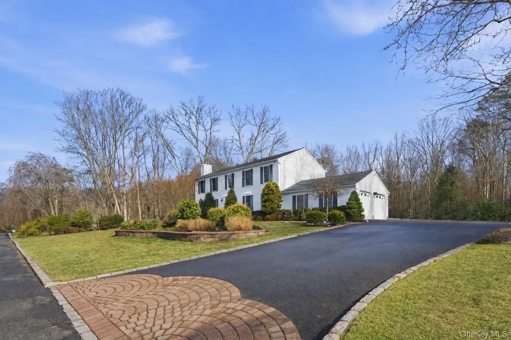 39 Foreston Circle Manorville NY 11949
