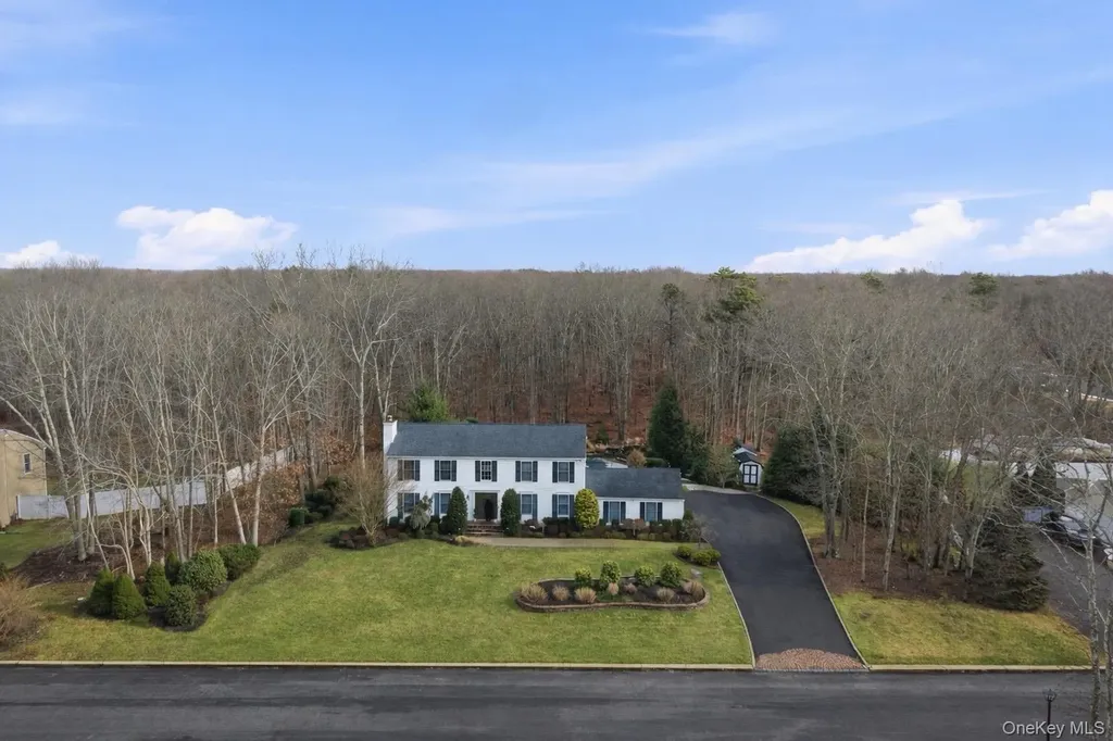 39 Foreston Circle Manorville NY 11949