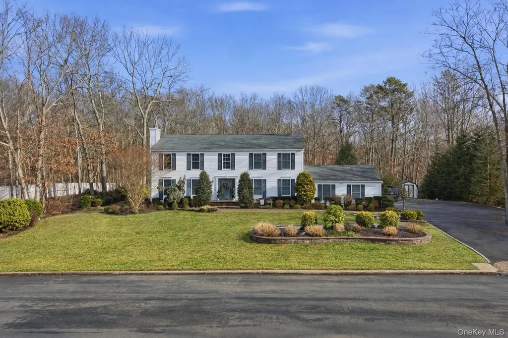39 Foreston Circle Manorville NY 11949