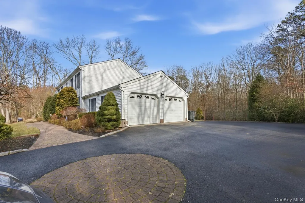 39 Foreston Circle Manorville NY 11949