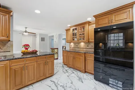 39 Foreston Circle Manorville NY 11949