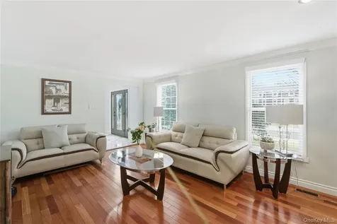 39 Foreston Circle Manorville NY 11949