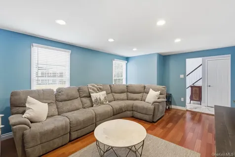 39 Foreston Circle Manorville NY 11949