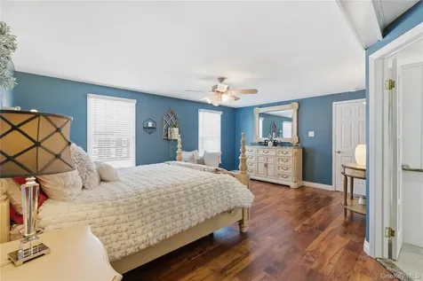 39 Foreston Circle Manorville NY 11949