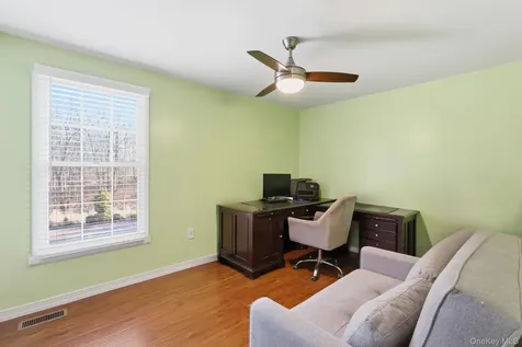 39 Foreston Circle Manorville NY 11949