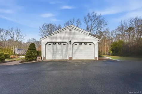 39 Foreston Circle Manorville NY 11949