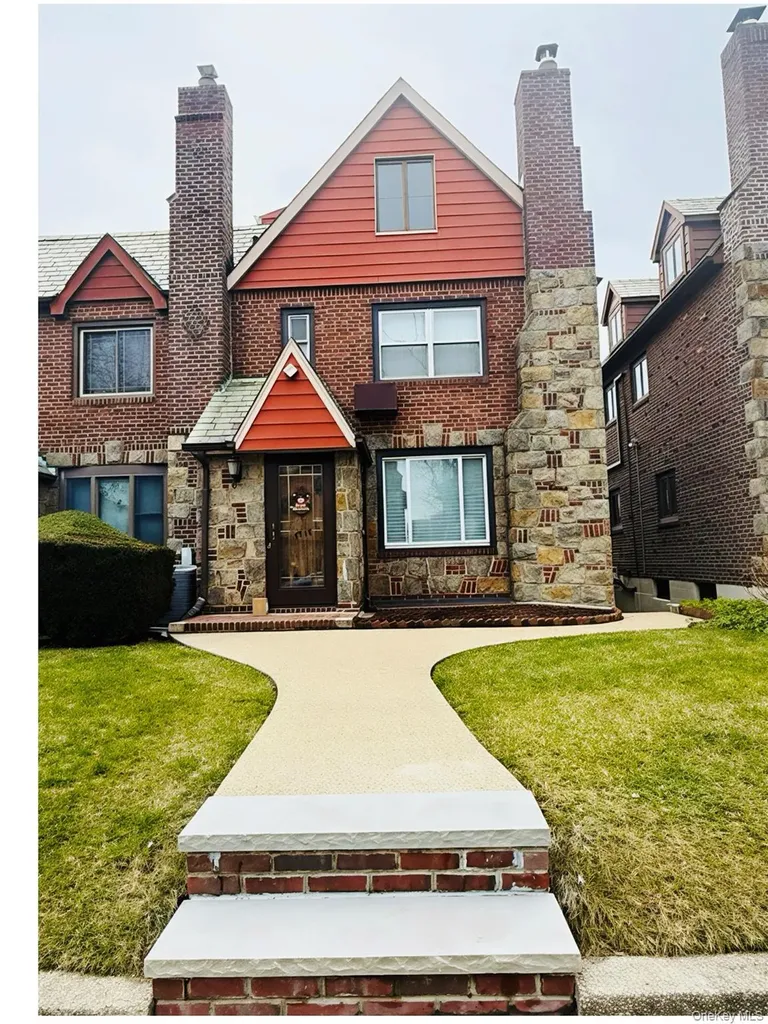 7717 82nd Street Glendale NY 11385