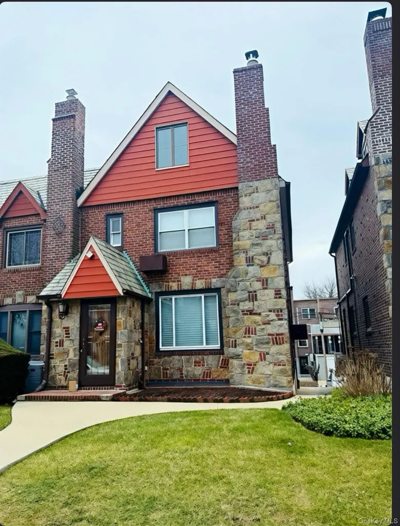7717 82nd Street Glendale NY 11385