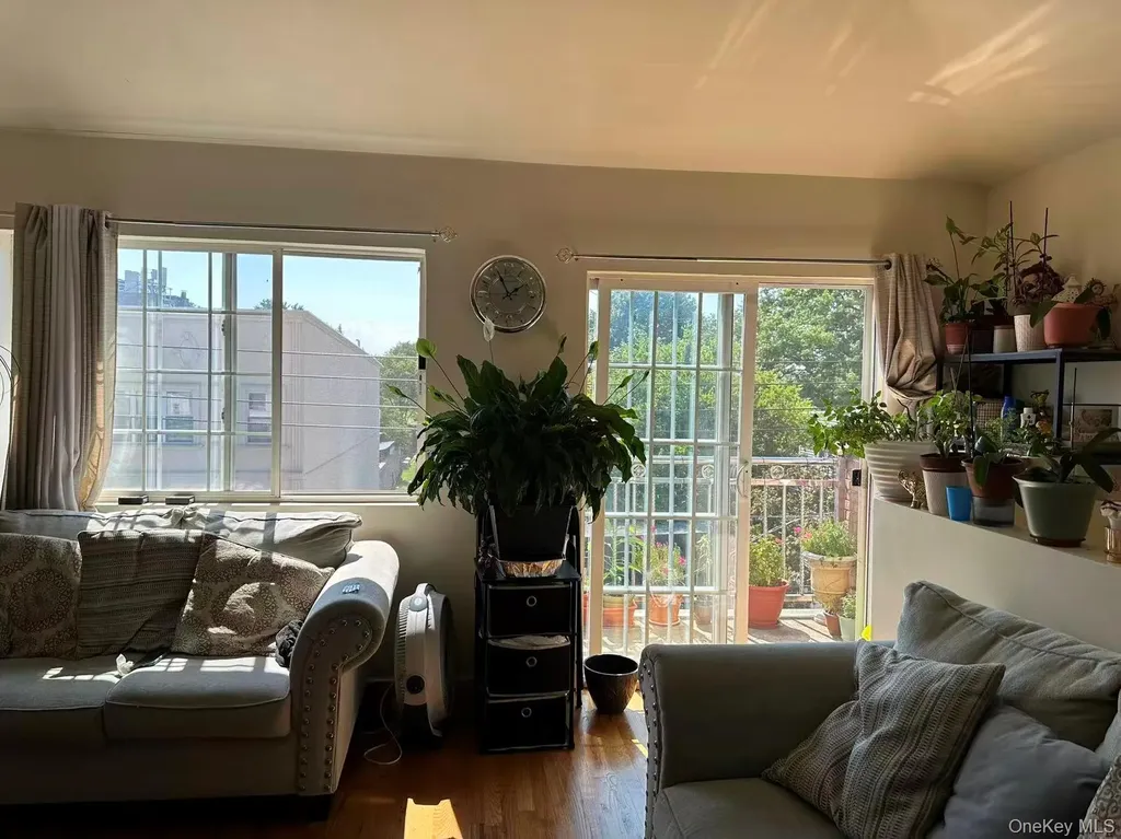 80-29 57th Street Glendale NY 11385