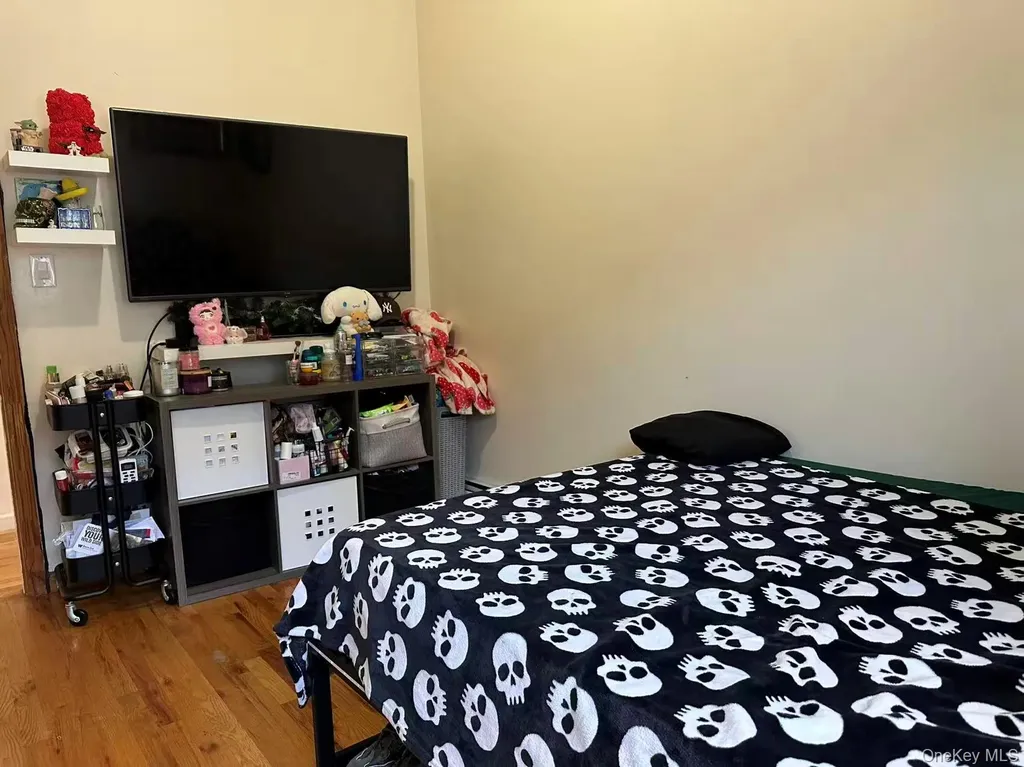 80-29 57th Street Glendale NY 11385