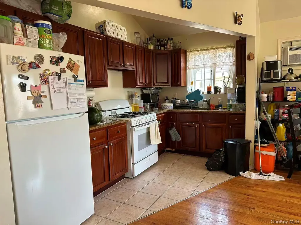80-29 57th Street Glendale NY 11385