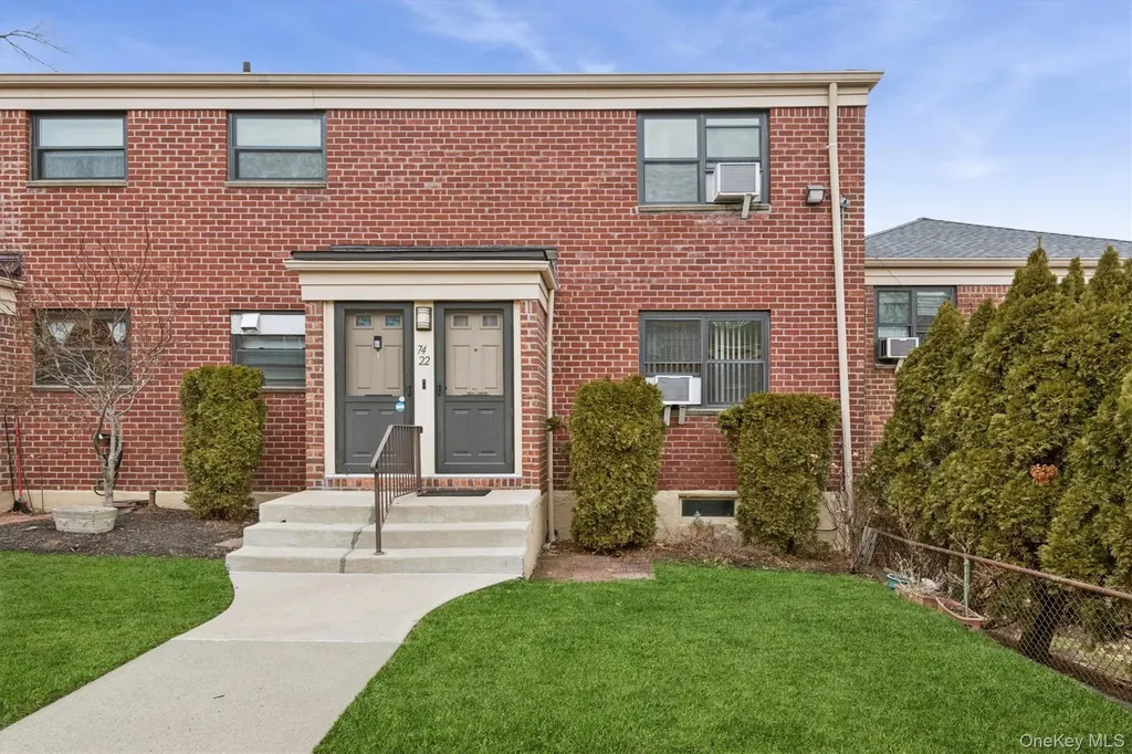 74-22 220th Oakland Gardens NY 11364