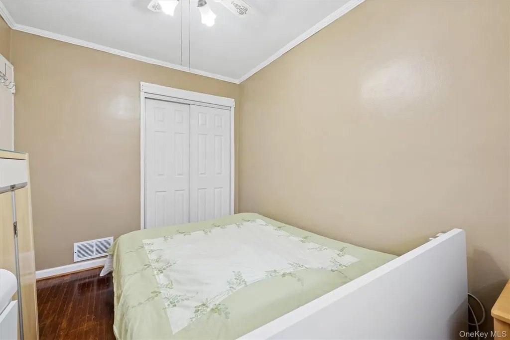 74-22 220th Oakland Gardens NY 11364