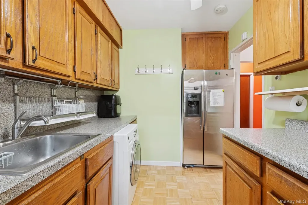 74-22 220th Oakland Gardens NY 11364