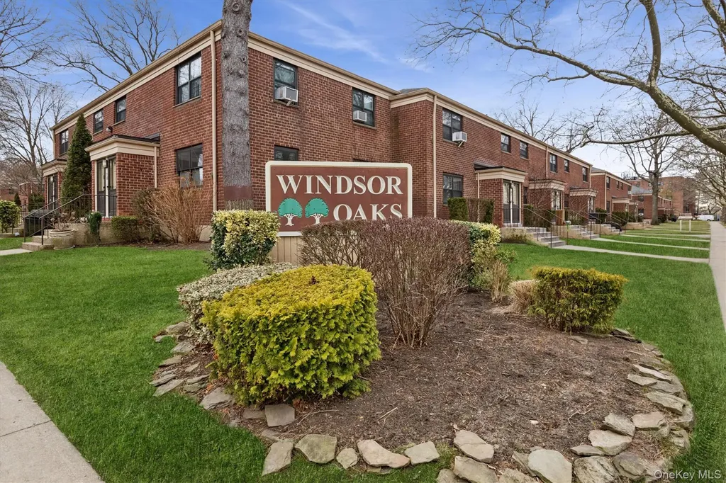 74-22 220th Oakland Gardens NY 11364
