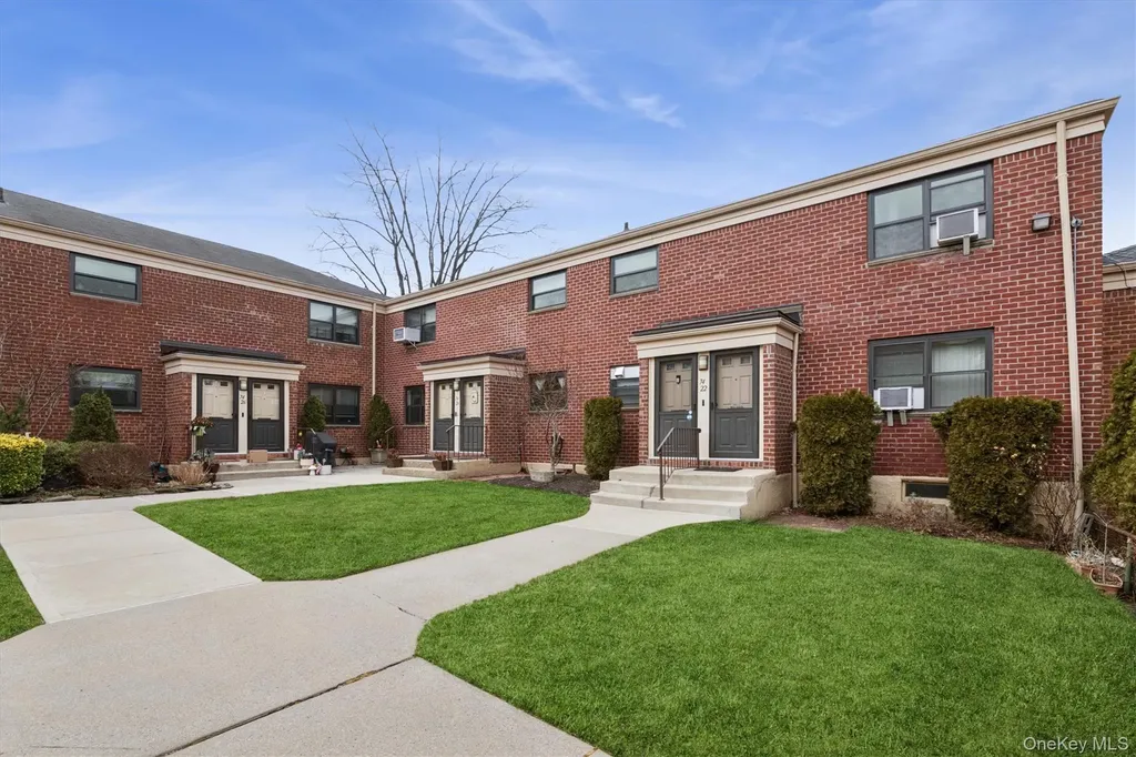 74-22 220th Oakland Gardens NY 11364