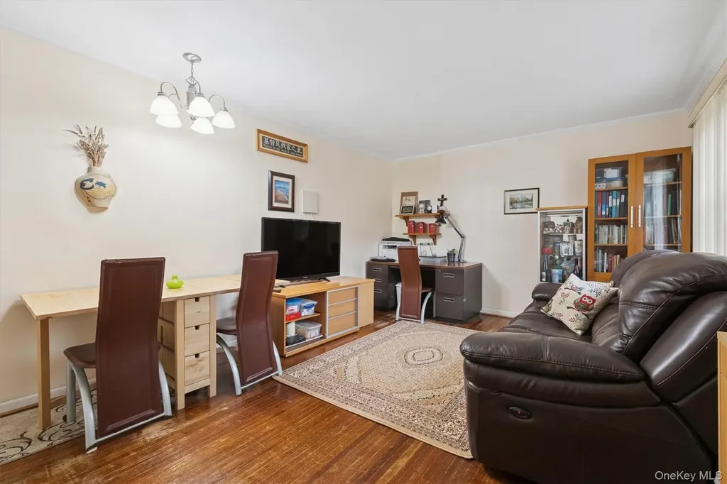 74-22 220th Oakland Gardens NY 11364