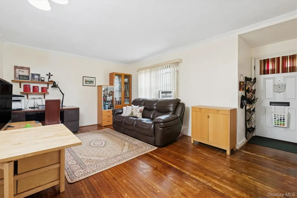 74-22 220th Oakland Gardens NY 11364