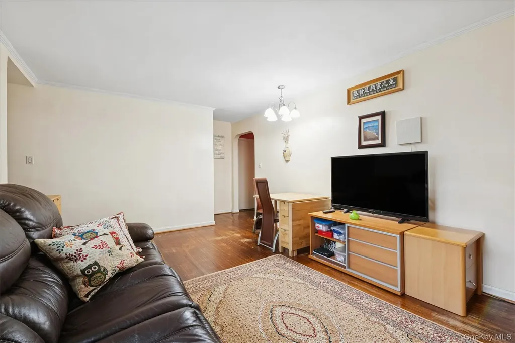 74-22 220th Oakland Gardens NY 11364