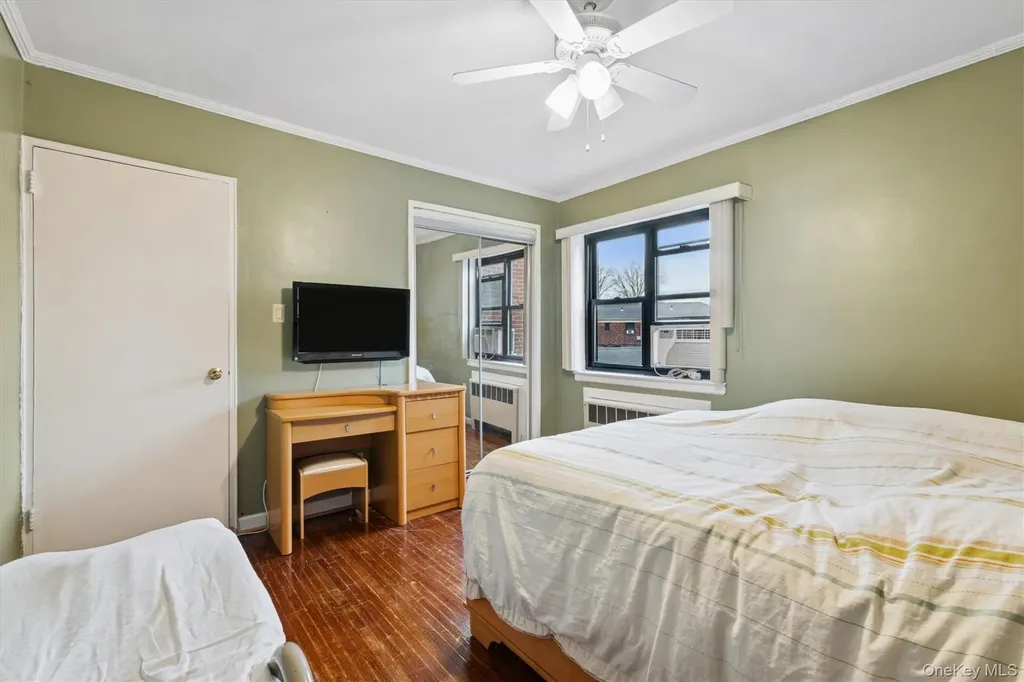 74-22 220th Oakland Gardens NY 11364