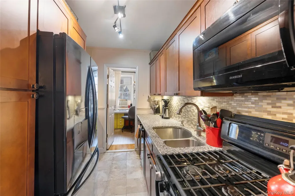 3475 Greystone Avenue Bronx NY 10463