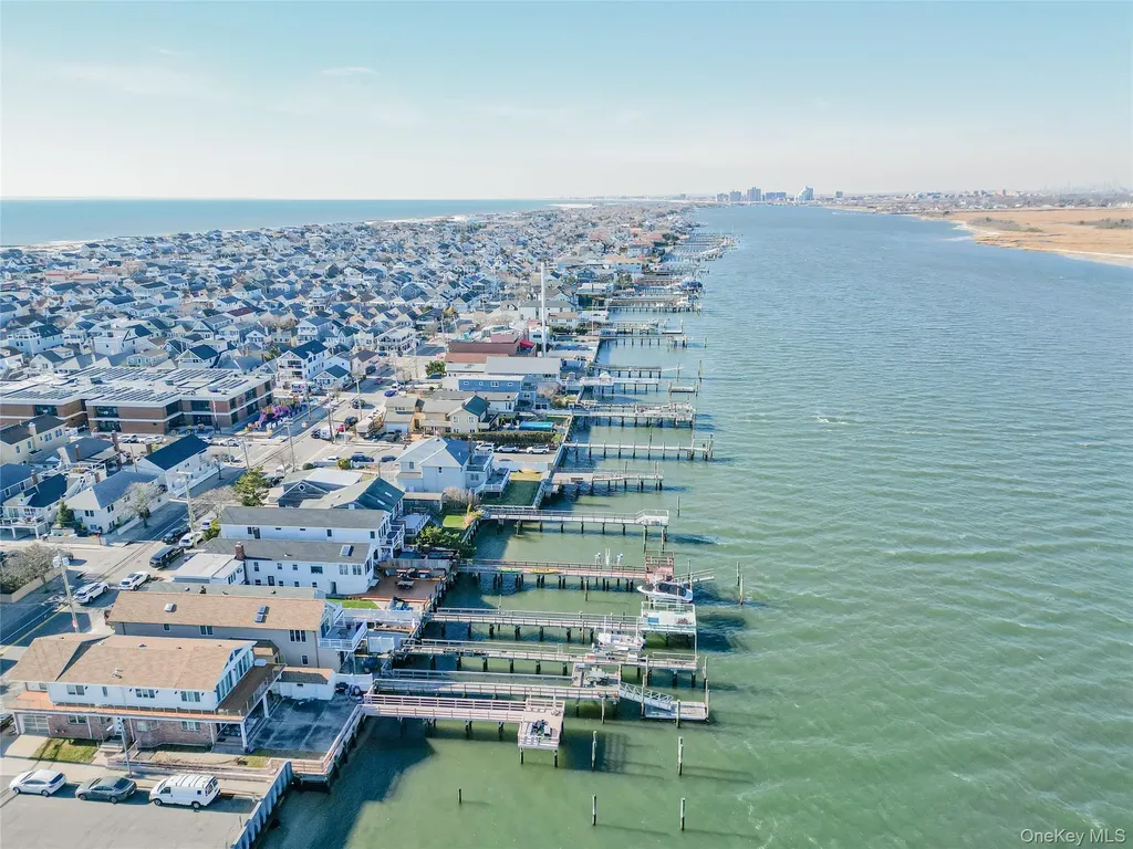 991 W Park Avenue Long Beach NY 11561