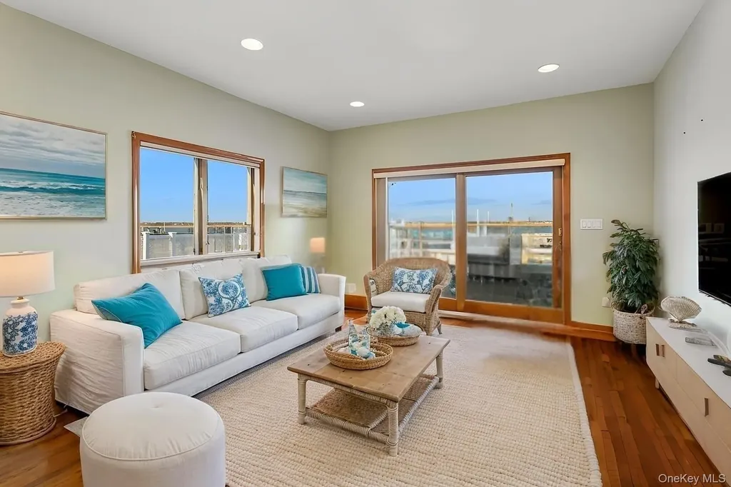 991 W Park Avenue Long Beach NY 11561
